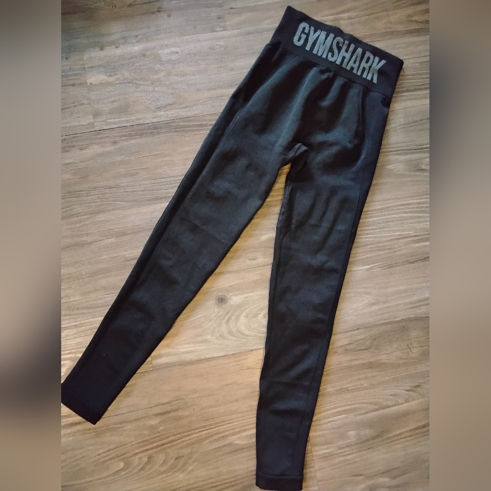 Gymshark Black Leggings with Stretchy Fit and Moisture-Wicking Fabric - Picture 2 of 4